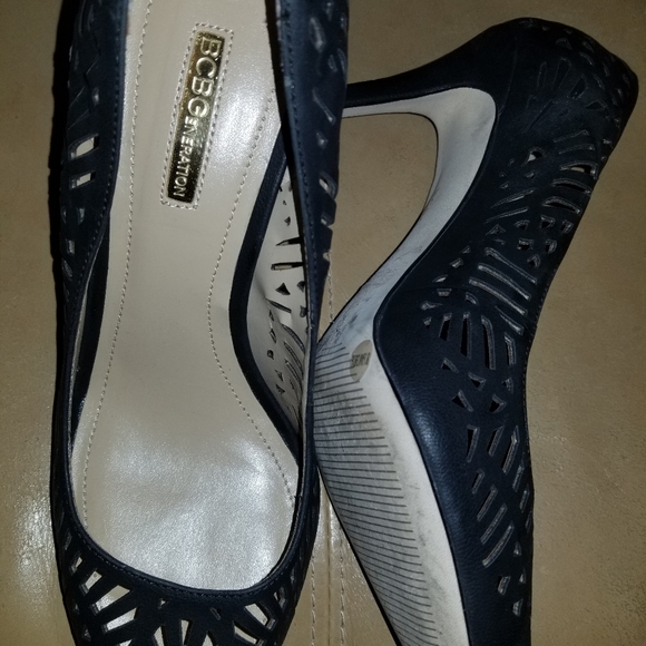 BCBG leather synthetic pump - Picture 7 of 7